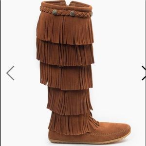 Fringe moccasin boots